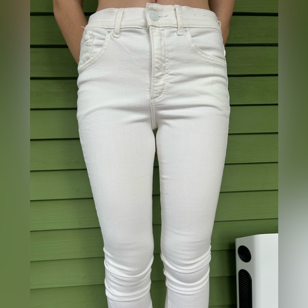 White skinny jeans